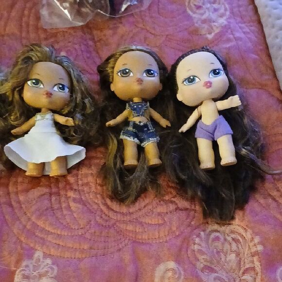 Set of Four Fashion Dolls with Outfits - Picture 3 of 6